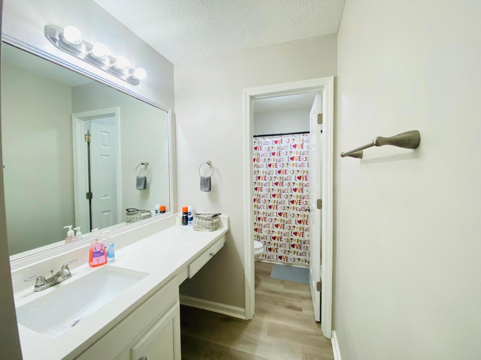 Spacious Room With Shared Bathroom Raleigh Exteriér fotografie