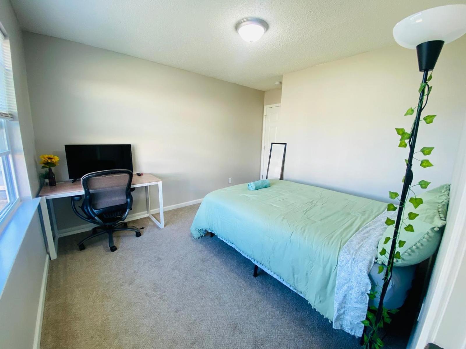 Spacious Room With Shared Bathroom Raleigh Exteriér fotografie