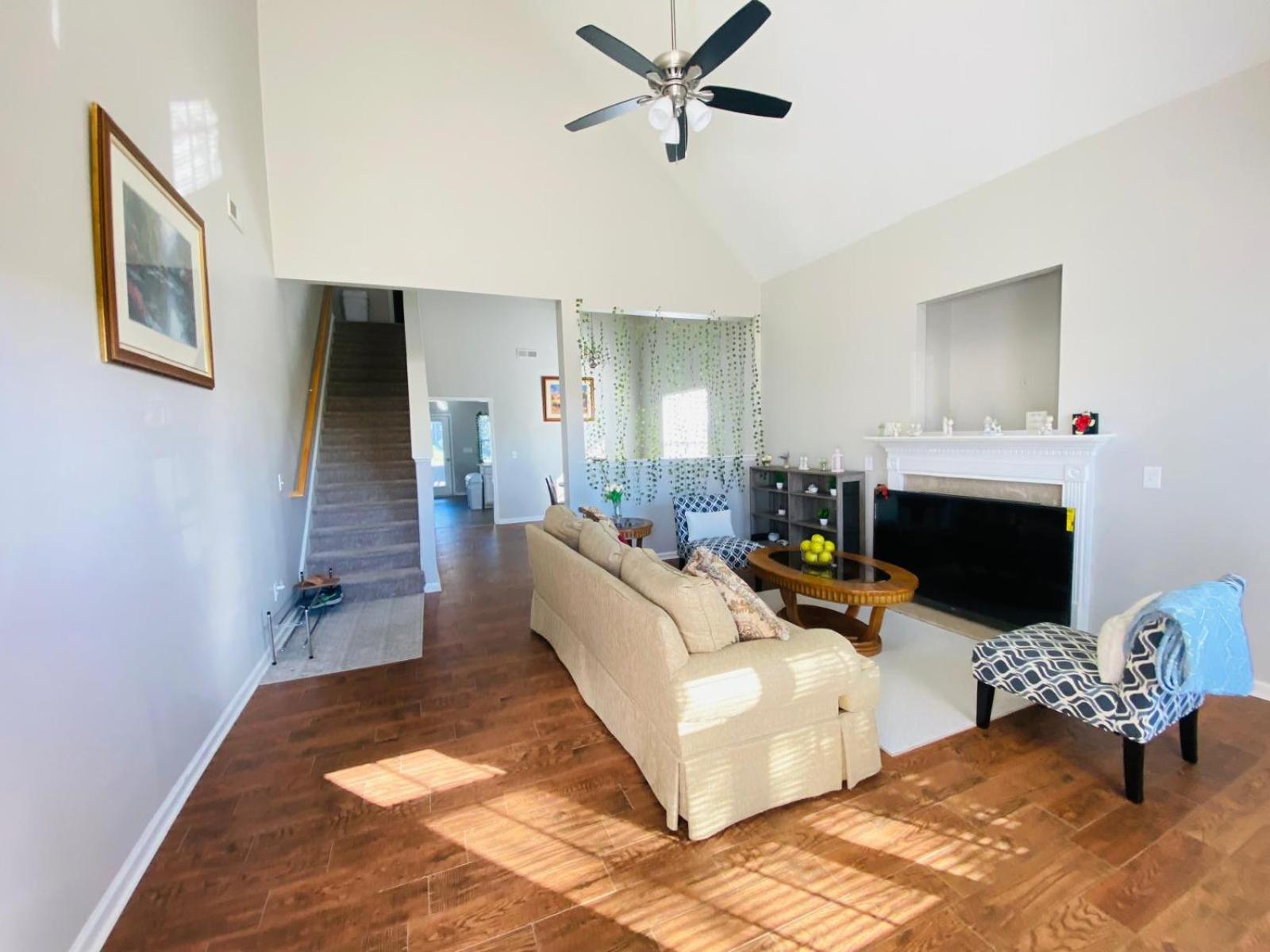 Spacious Room With Shared Bathroom Raleigh Exteriér fotografie